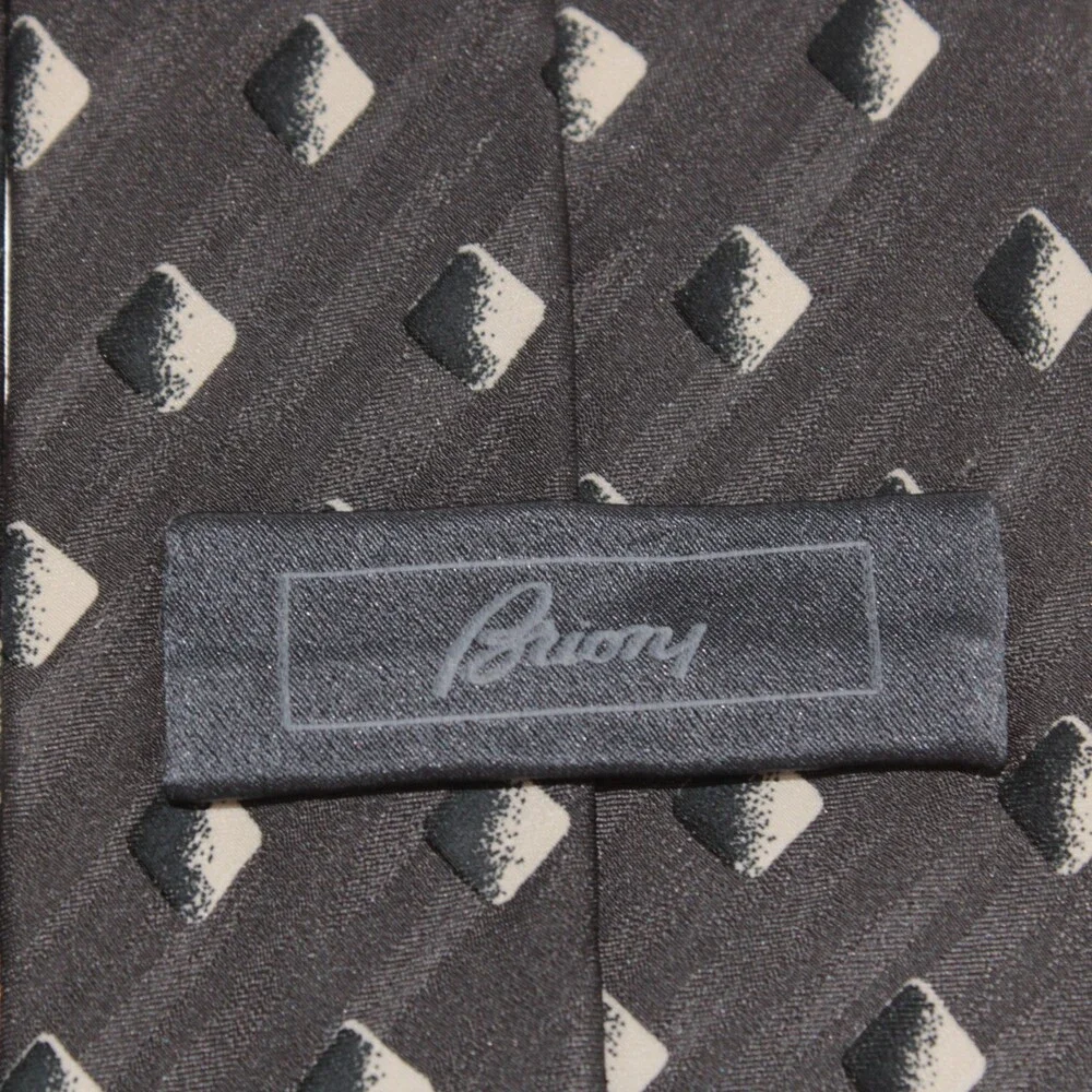 Brioni NWOT Neck Tie in Gray & Cream Geometric Print 100% Silk Made in Italy